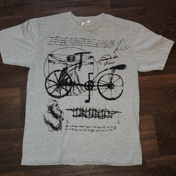 Used Graphic Tshirt - Picture 1 of 3